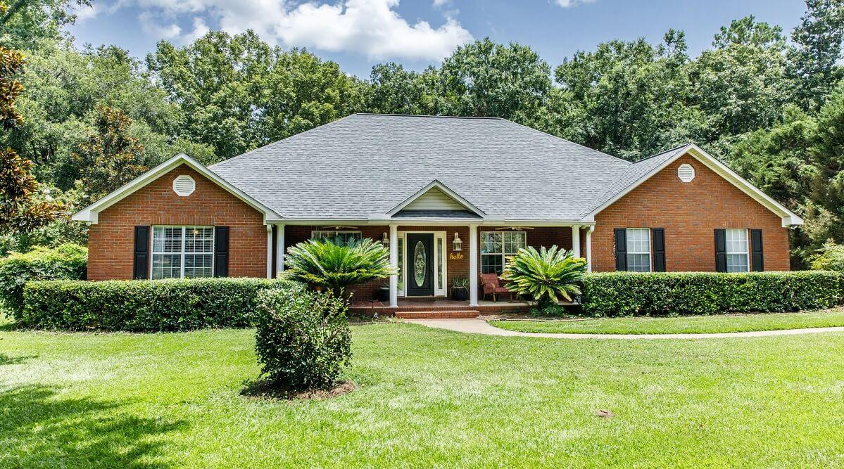 Picture of a home on green grass.